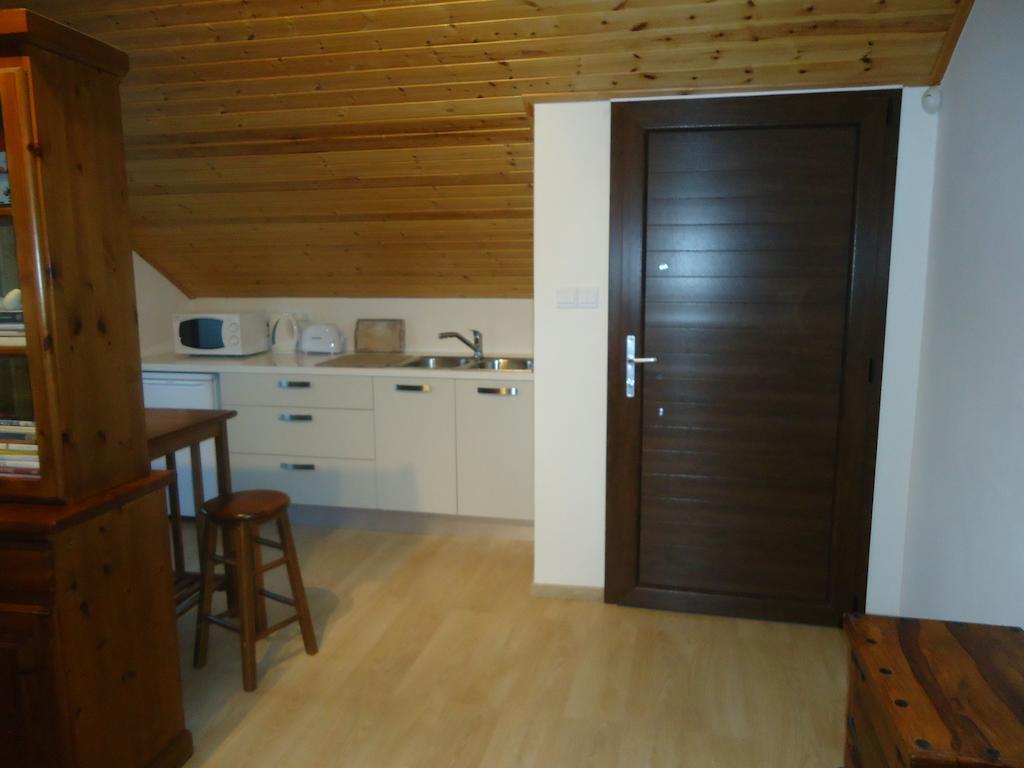 Petralona Apartment Agios Athanasios Buitenkant foto